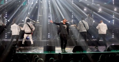 TobyMac lança 