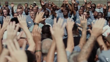 Maverick City Music e Kirk Franklin louvam com 1.300 presos